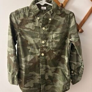 GAP Green Camouflage Button-Down Shirt Boys Size 4